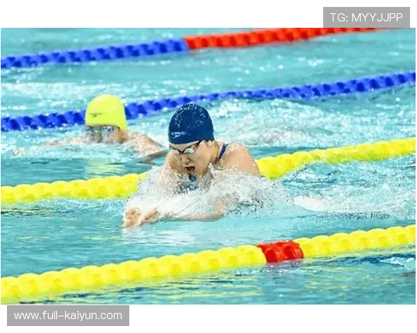 上海财经大学游泳比赛杨思盈女子50米蛙泳获季军